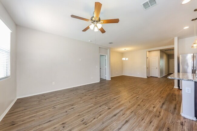 Foto del edificio - 2444 W Tamarisk Ave