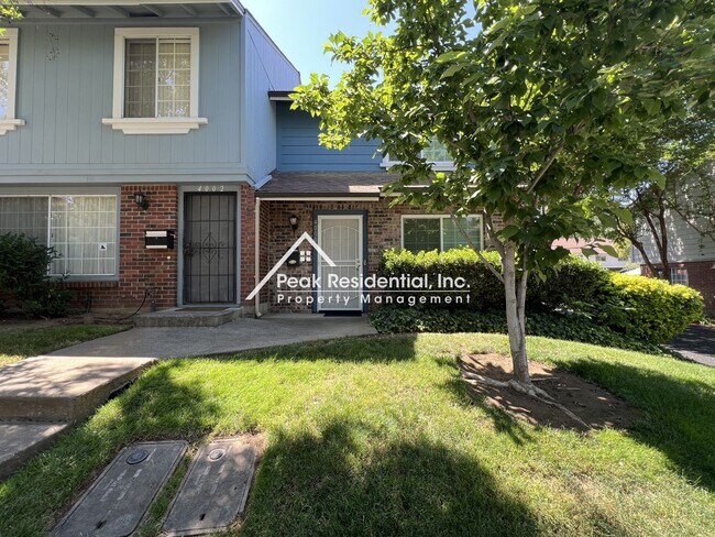 Building Photo - Spacious Carmichael 2bd/1.5ba Condo with Patio & Carport