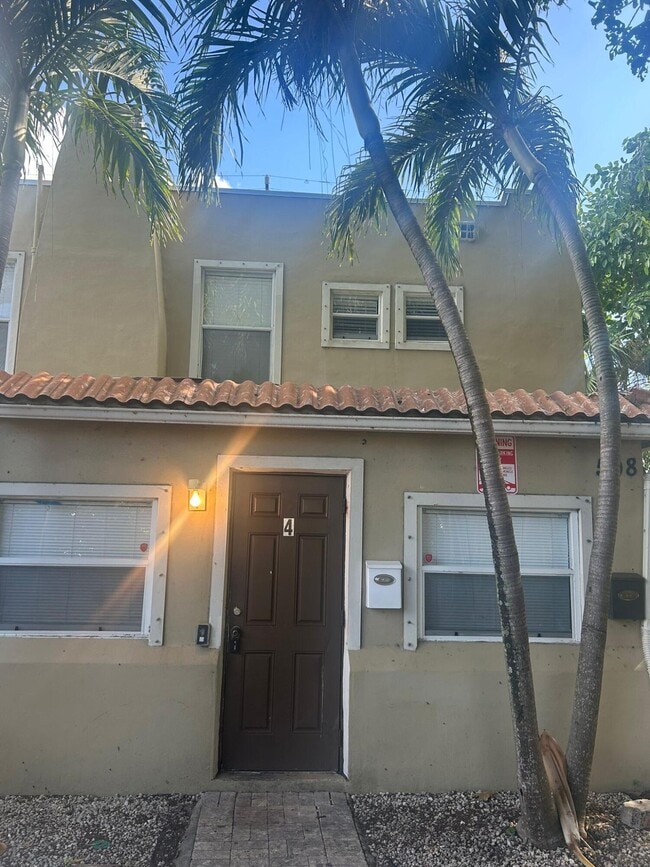 Building Photo - 508 57th St