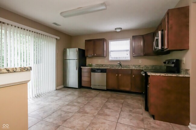 Building Photo - 3338 Montgomery Dr
