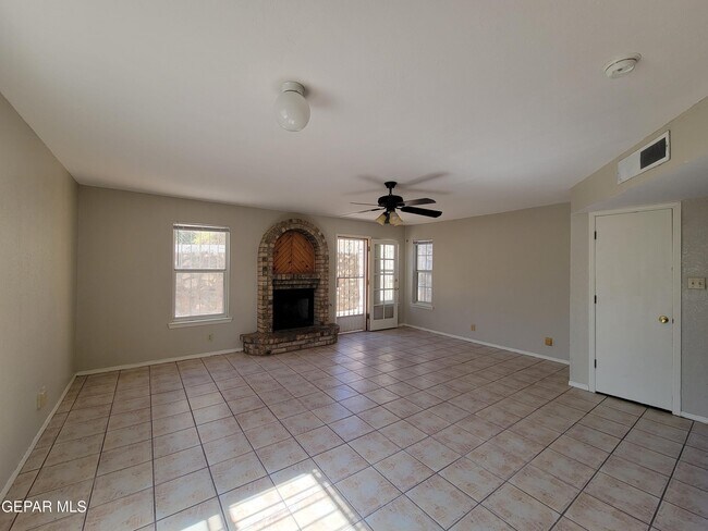 Building Photo - 3200 Mountain Ridge Dr