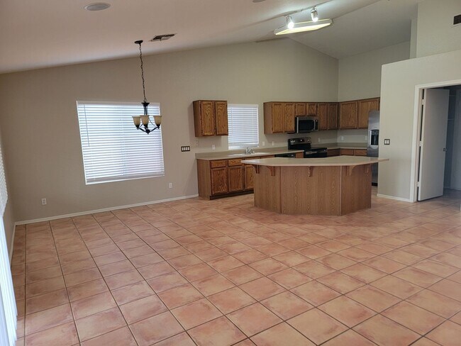 Building Photo - 18235 N 85th Dr