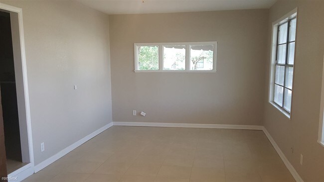 Building Photo - 3 br, 3 bath House - 1025 Rio Rico Rd