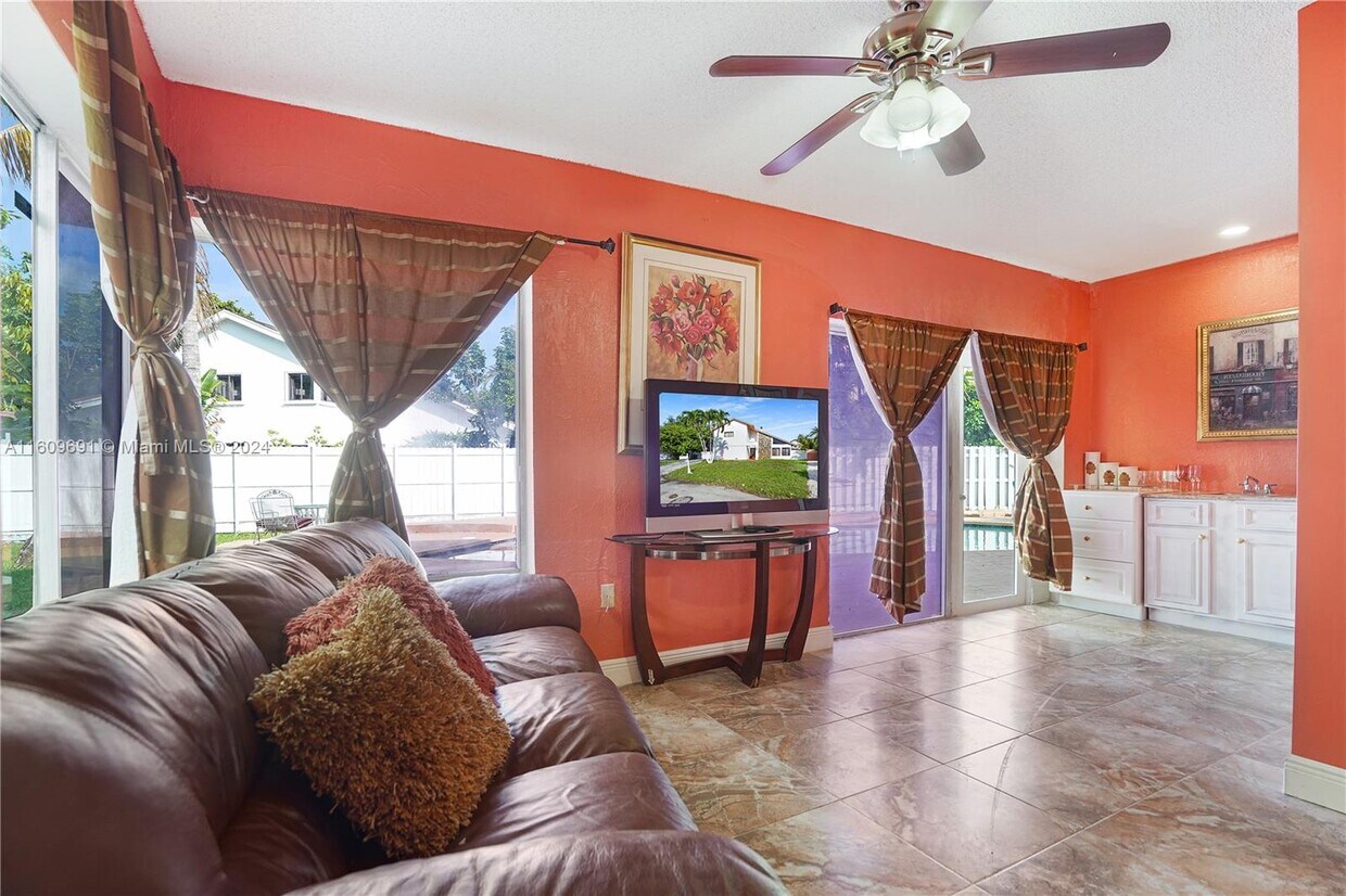 Foto principal - 633 NE 204th Ln