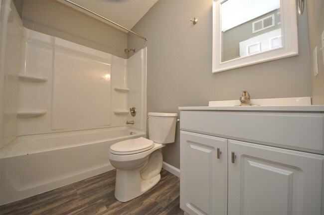 Foto del edificio - 300 Arlington Way