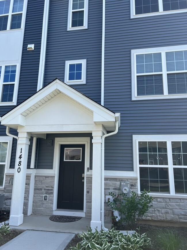 Building Photo - 1480 Yosemite Wy
