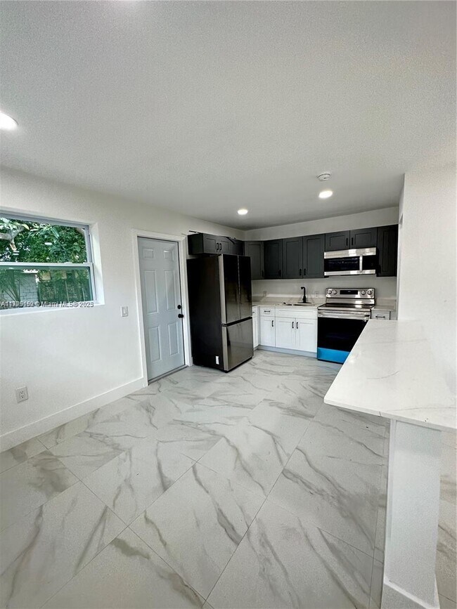 Foto del edificio - 1453 NW 34th St