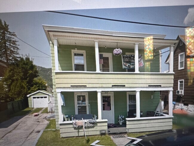 Foto del edificio - 627 Rockingham St
