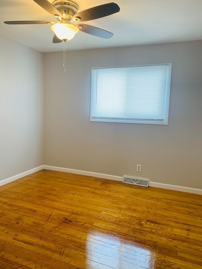 Building Photo - Gorgeous 3 Bedroom Single Family Home!