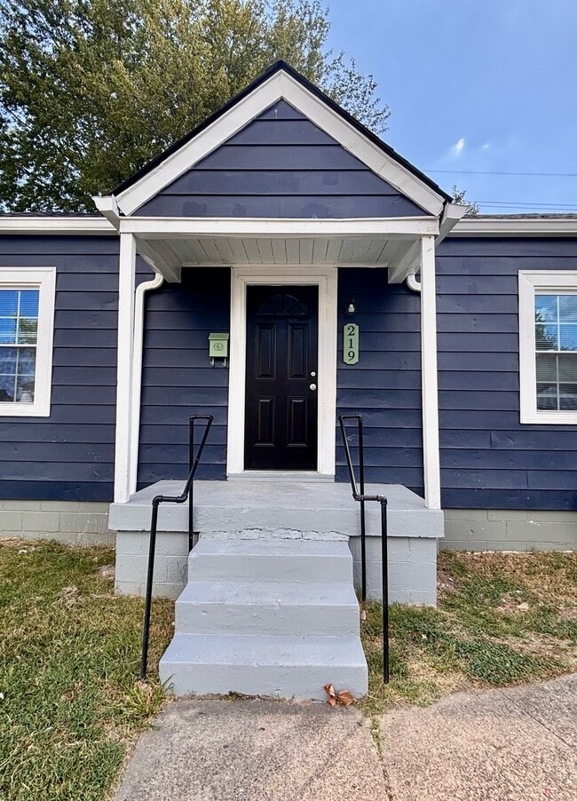 Building Photo - 219 N 32nd St