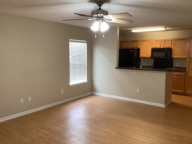 Building Photo - 1009 Friartuck Trl