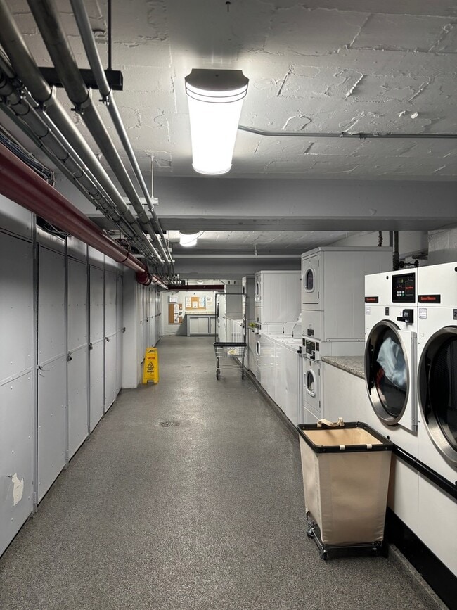 Foto del edificio - 4970 N Marine Dr