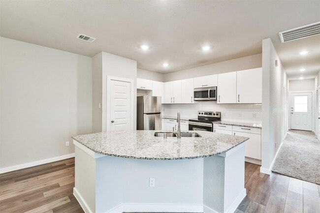 Building Photo - 9800 Grosbeak Ln