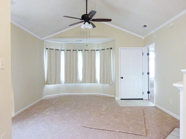 Foto del edificio - Charming Home Minutes to Camp Lejeune!