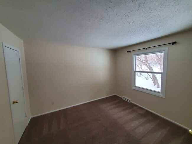 Dormitorio 2 - 10610 Johnson Cir