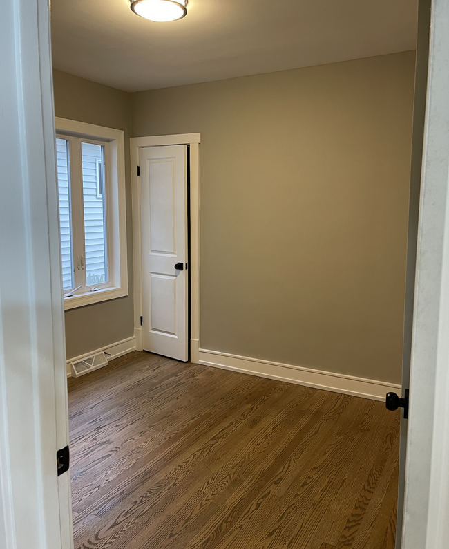 1st floor bedrooms - 2 bedrooms on 1st floor - 6507 W Raven St