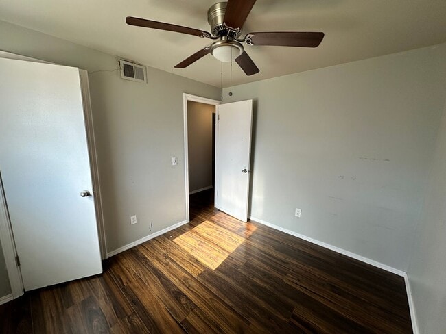 Building Photo - Cute 3 bed 1.5 bath in OKC