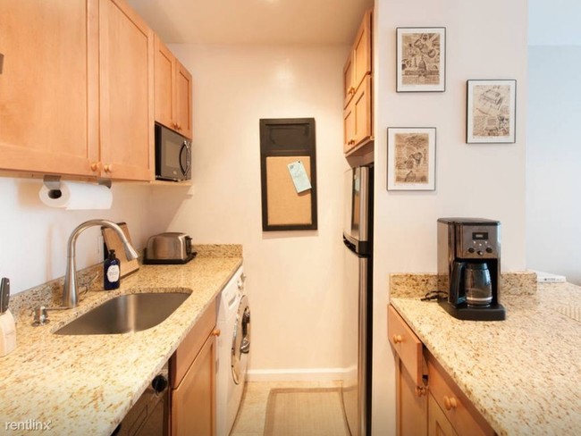 Building Photo - 1 br, 1 bath  - 250 N Broadway