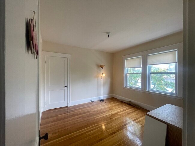 Building Photo - 17 Becket St