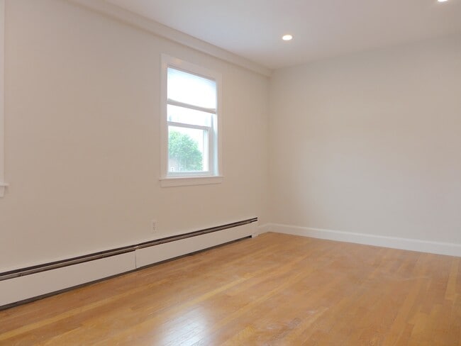 Building Photo - 20 Eastburn St