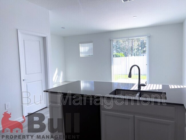 Foto del edificio - 7503 Atlantis Way