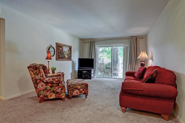 Building Photo - 7555 Katy Fwy