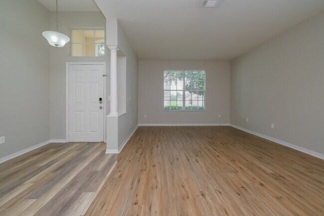 Foto del edificio - 14143 Holly Hammock Ln