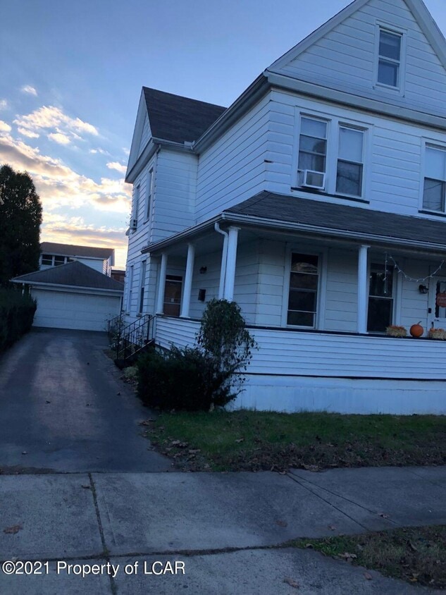 Primary Photo - 64 W Hollenback Ave