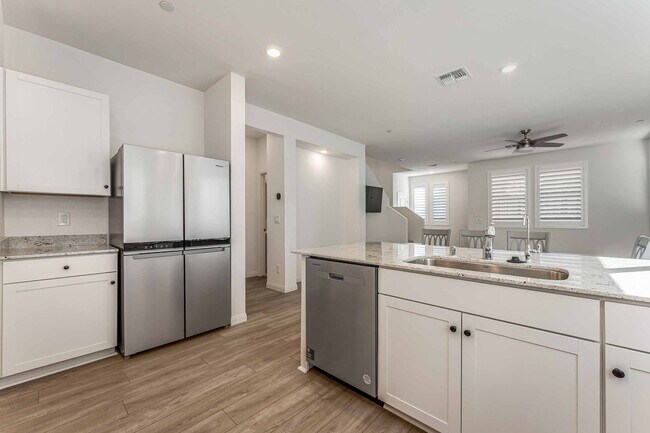 Building Photo - STUNNING 3 BEDROOM IN INSPIRADA COMMUNITY!