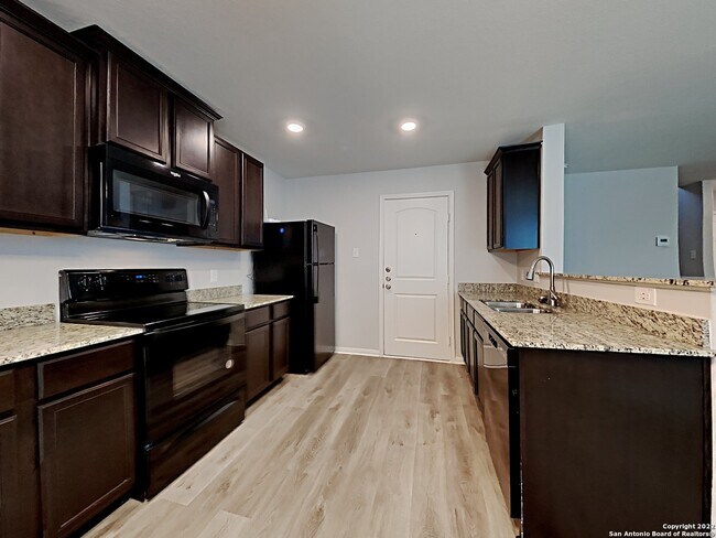 Foto del edificio - 3230 Begonia Bend