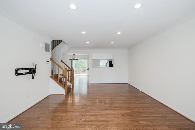 Foto del edificio - 5223 Dunstable Ln