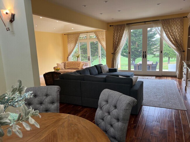 Foto del edificio - 2317 Winged Foot Rd