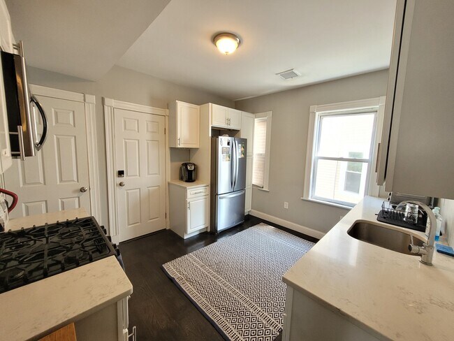 Building Photo - 19 Rowell St