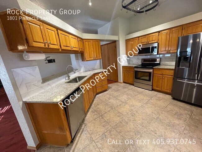 Building Photo - 1801 Pinnacle Ln