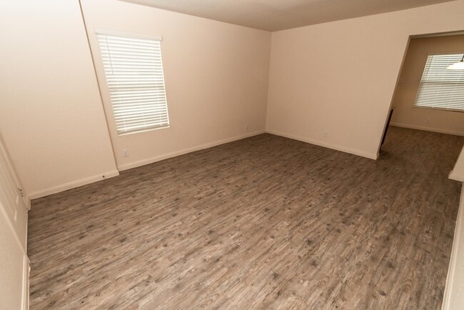 Building Photo - Tesoro Hills - 5002 War Cloud Drive, San A...