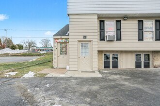 Building Photo - 100 Old York Rd