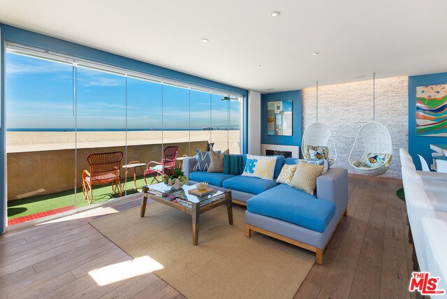 Building Photo - 3711 Ocean Front Walk