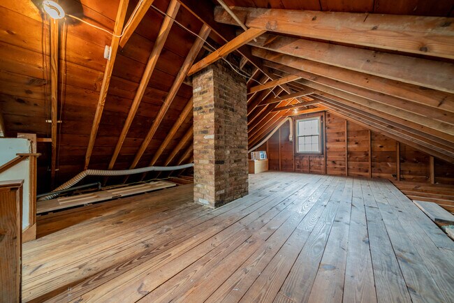 Building Photo - 1200 Brentwood Rd