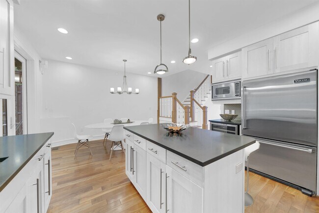Foto del edificio - 8713 Churchill Rd