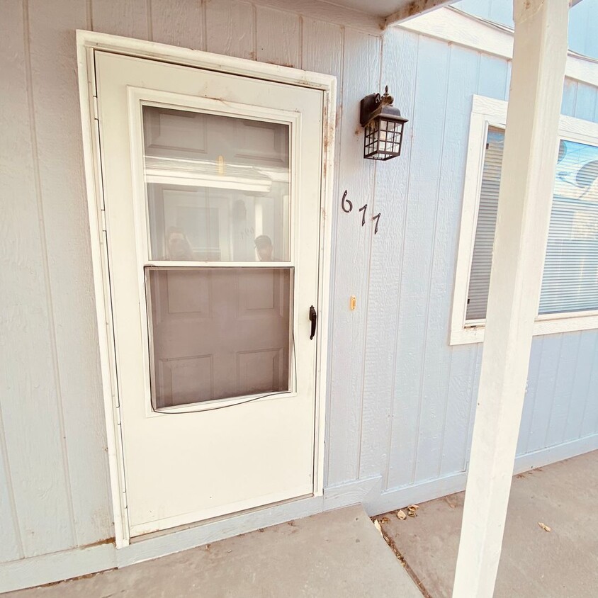 Primary Photo - Adorable 3 bedroom 2.5 bathroom Three-Plex...