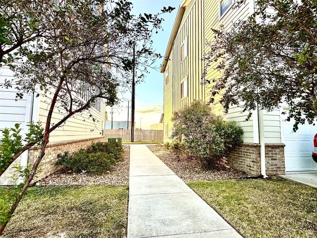 Foto del edificio - 21155 Gosling Rd