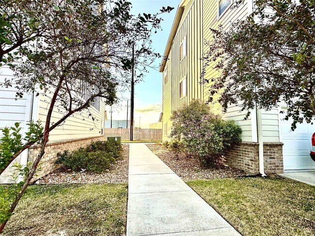 Foto del edificio - 21155 Gosling Rd