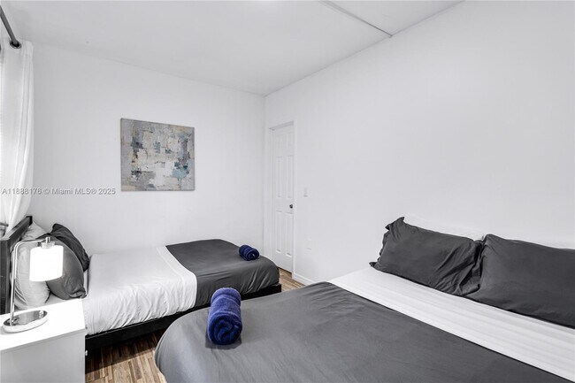 Foto del edificio - 977 SW 10th St