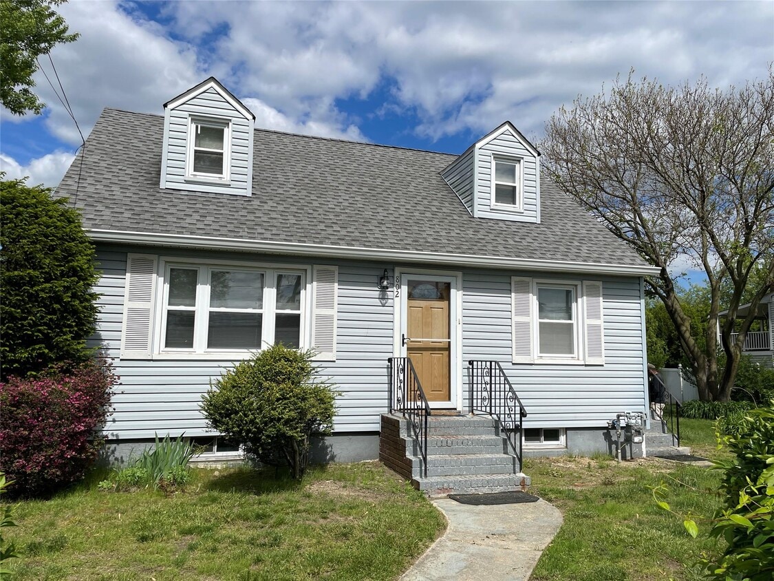 Primary Photo - 802 S Broadway