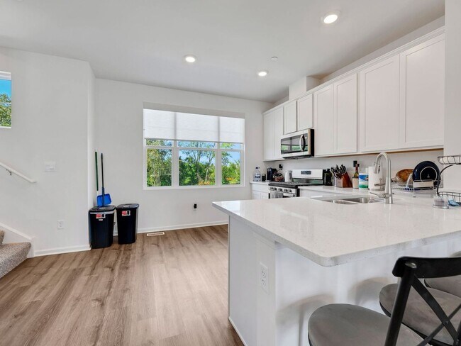 Foto del edificio - 2 Bedroom Townhome in Mundelein