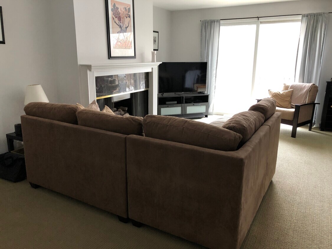 Living Room - 1220 Park Ave W