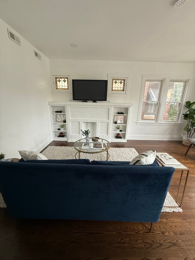 Building Photo - 5092 W Monroe St