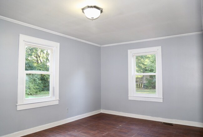 Foto del edificio - Three Bedroom, One Bath well cottage close...