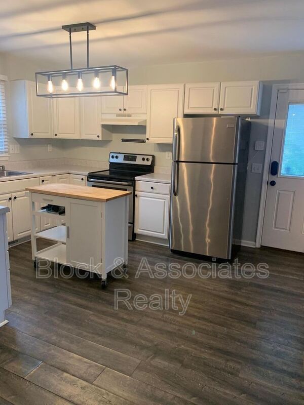 Foto del edificio - 7608 Idolbrook Ln