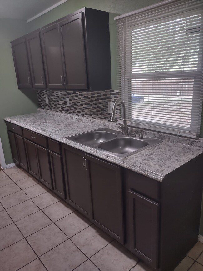 Building Photo - 3414 Overglen Dr